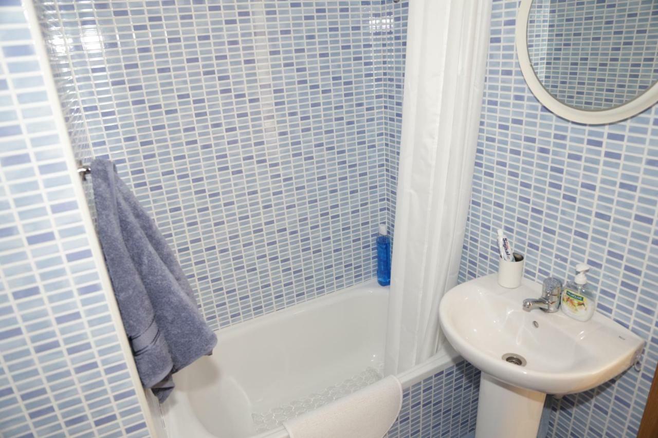 Quiet, Modern Apartment لقنت المظهر الخارجي الصورة